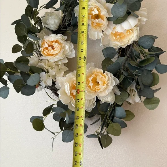 NWT Elegant Cream and Green Floral PEONIE Wreath - Picture 3 of 9